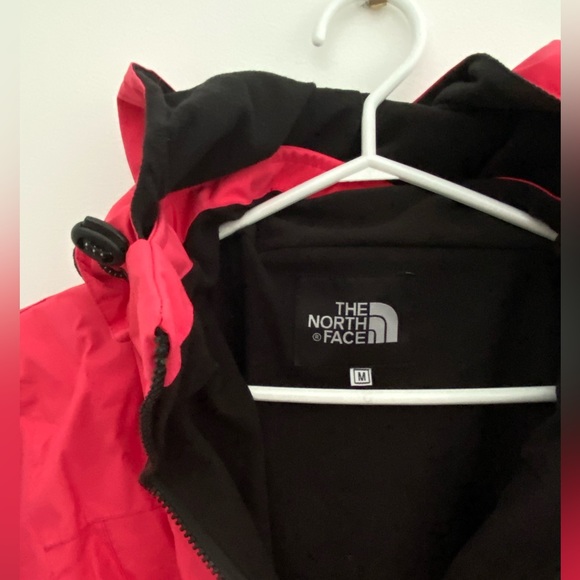 North Face lightweight & water resistant jacket with fleece lining - Picture 6 of 6